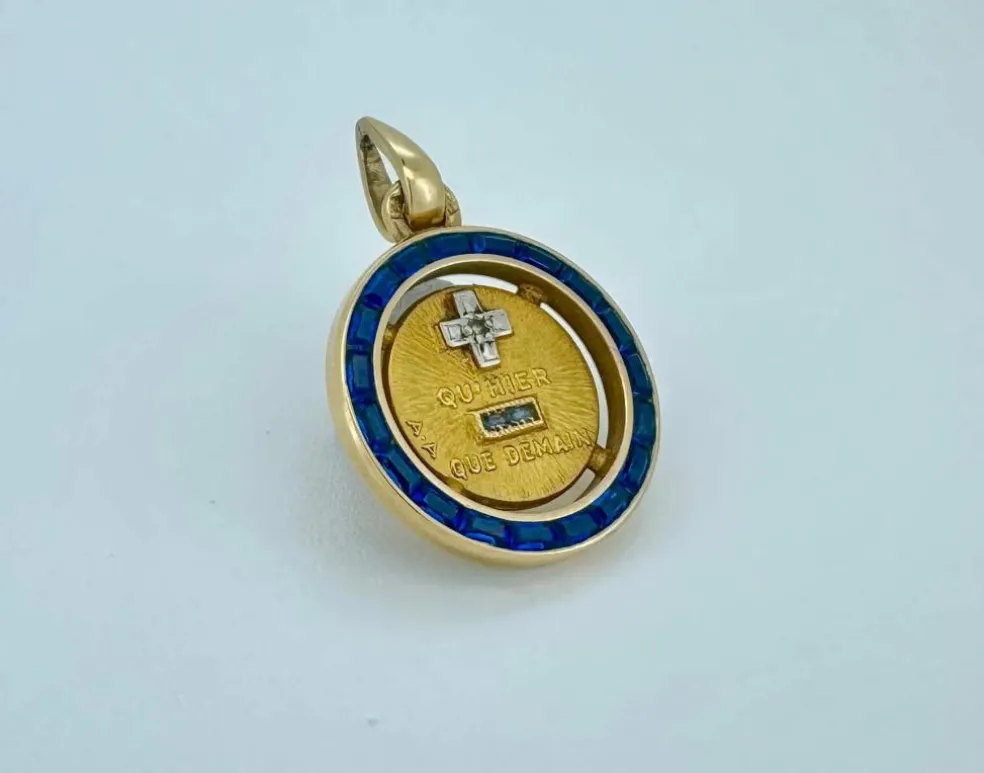Augis - Médaille or jaune, saphirs, diamants