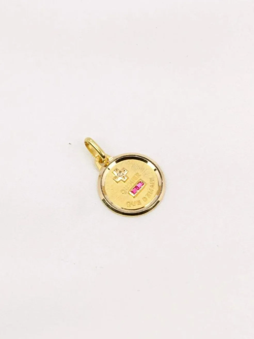 AUGIS - Mini Médaille amour or jaune diamant rubis