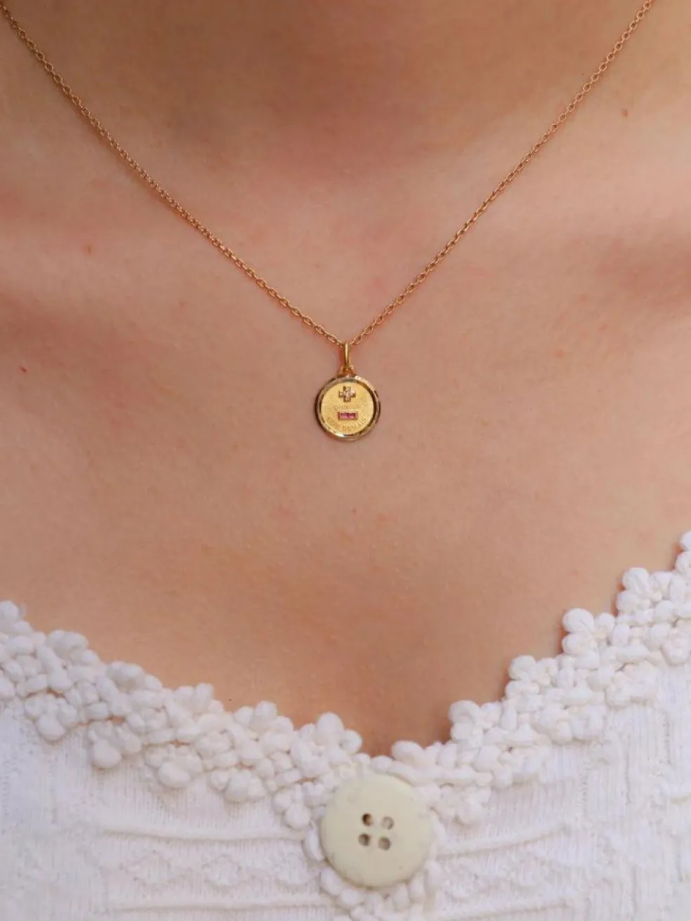 AUGIS - Mini Médaille amour or jaune diamant rubis