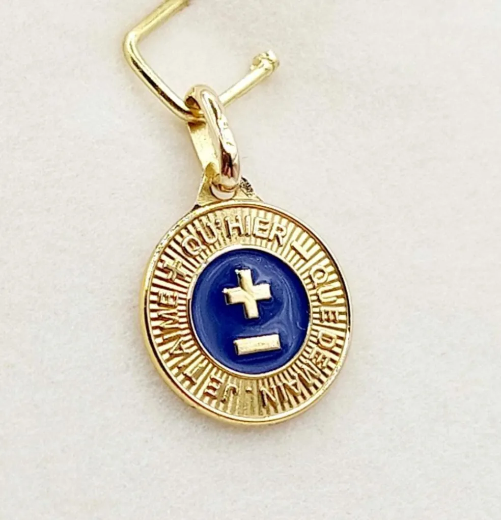 AUGIS - Pendentif médaille d'amour or jaune "+ qu'hier - que demain" - L'Élégante Bleue