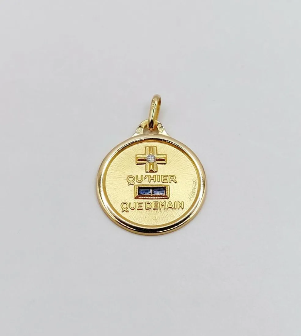 AUGIS - Pendentif médaille d'amour or "+ qu'hier - que demain" - L'Essentielle bleue