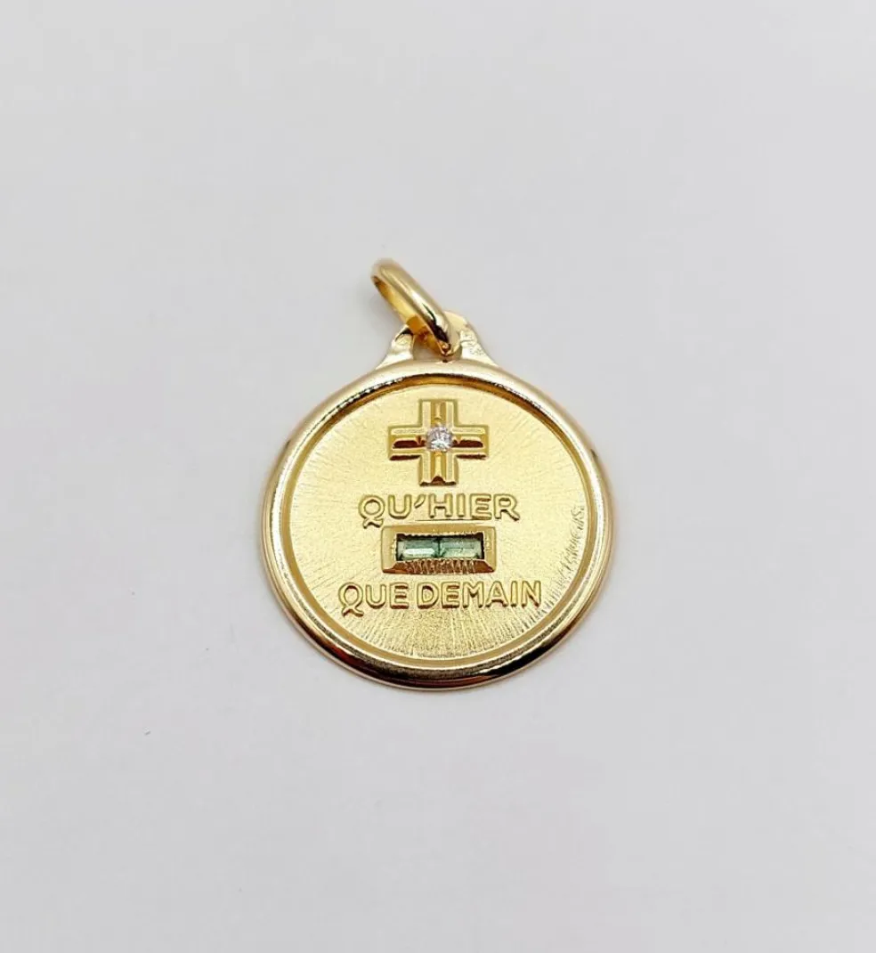 AUGIS - Pendentif médaille d'amour or "+ qu'hier - que demain" - L'Essentielle verte