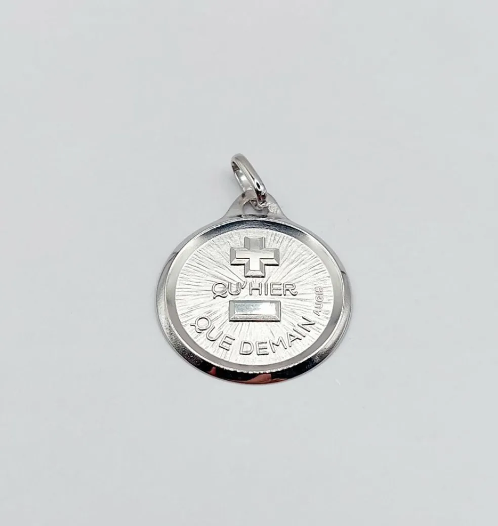 AUGIS - Pendentif médaille d'amour or blanc "+ qu'hier - que demain" L'Originale