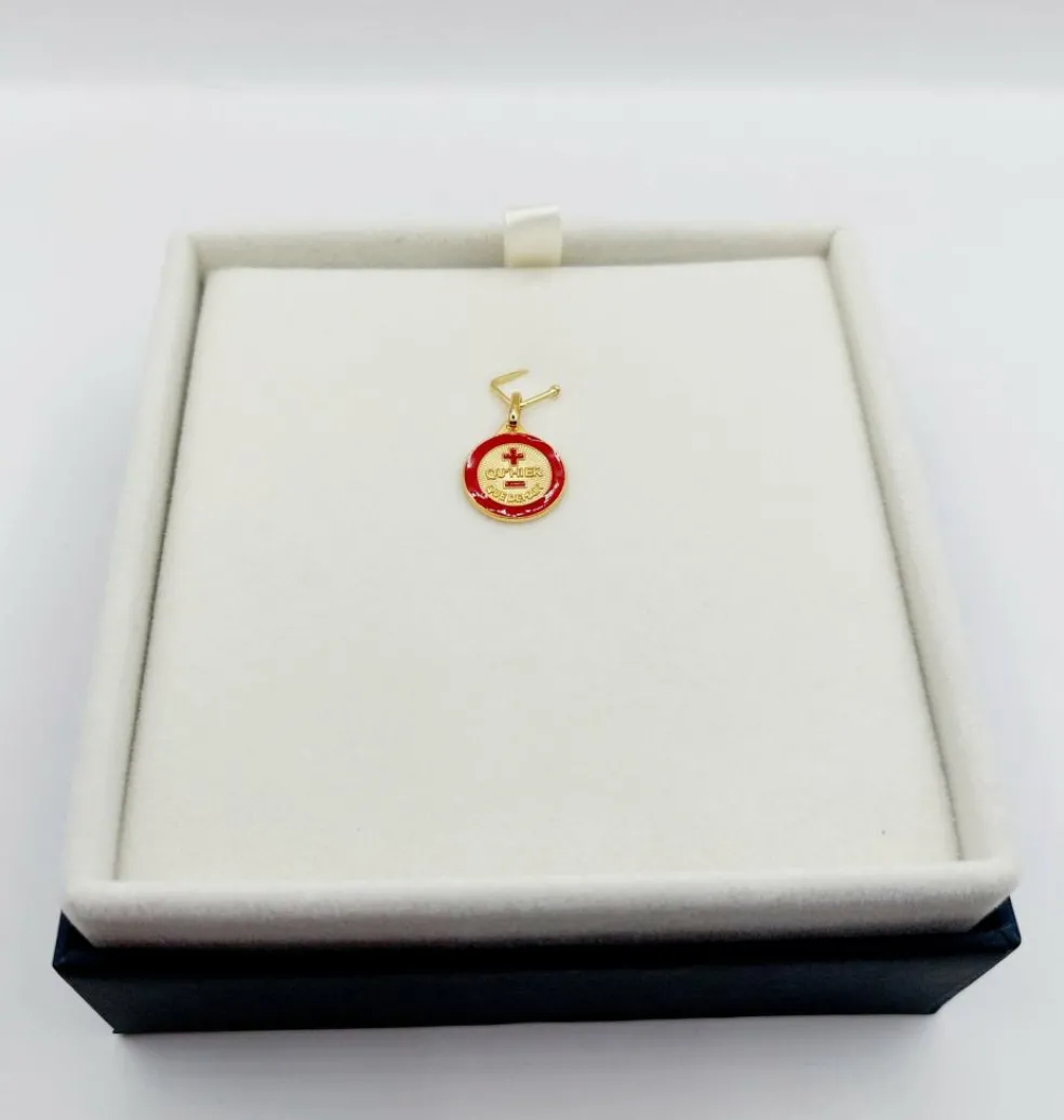 AUGIS - Pendentif médaille d'amour or jaune "+ qu'hier - que demain"- La Charmante Carmin
