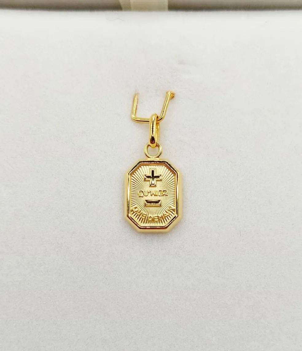 AUGIS - Pendentif médaille d'amour or "+ qu'hier - que demain"- L’Exclusive