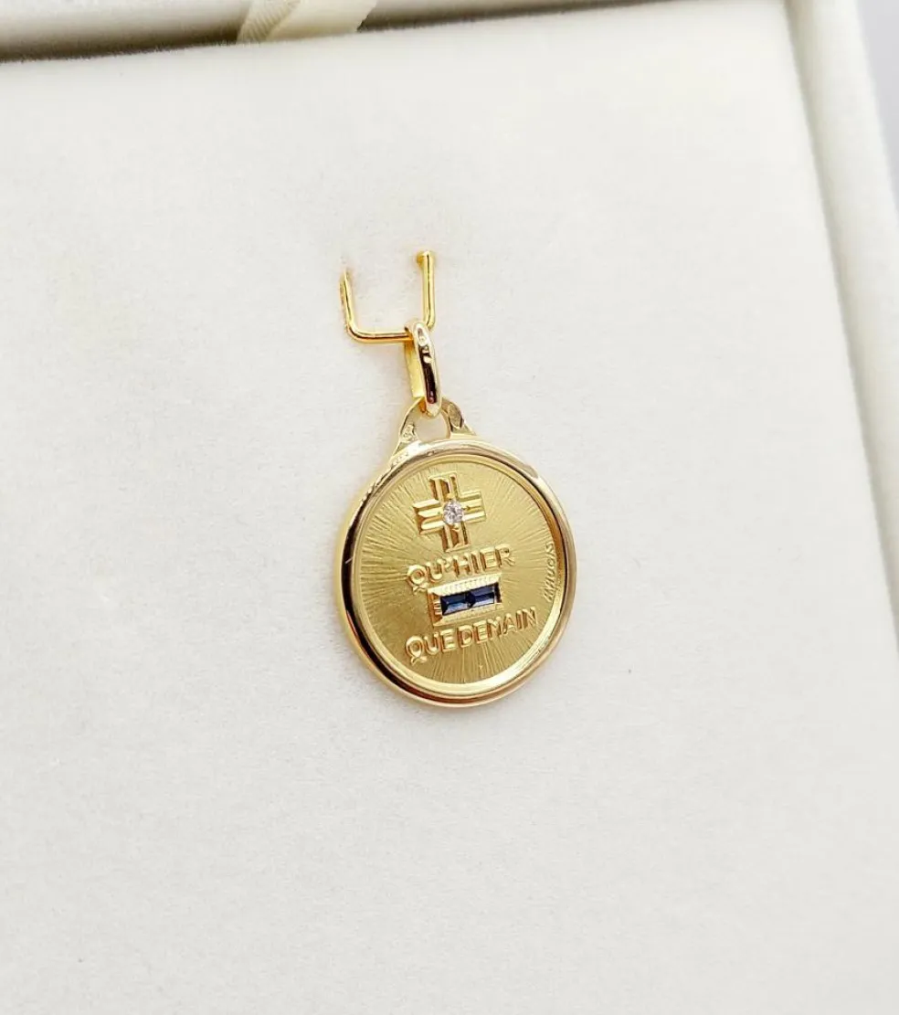AUGIS - Pendentif médaille d'amour or "+ qu'hier - que demain" - L'Essentielle bleue