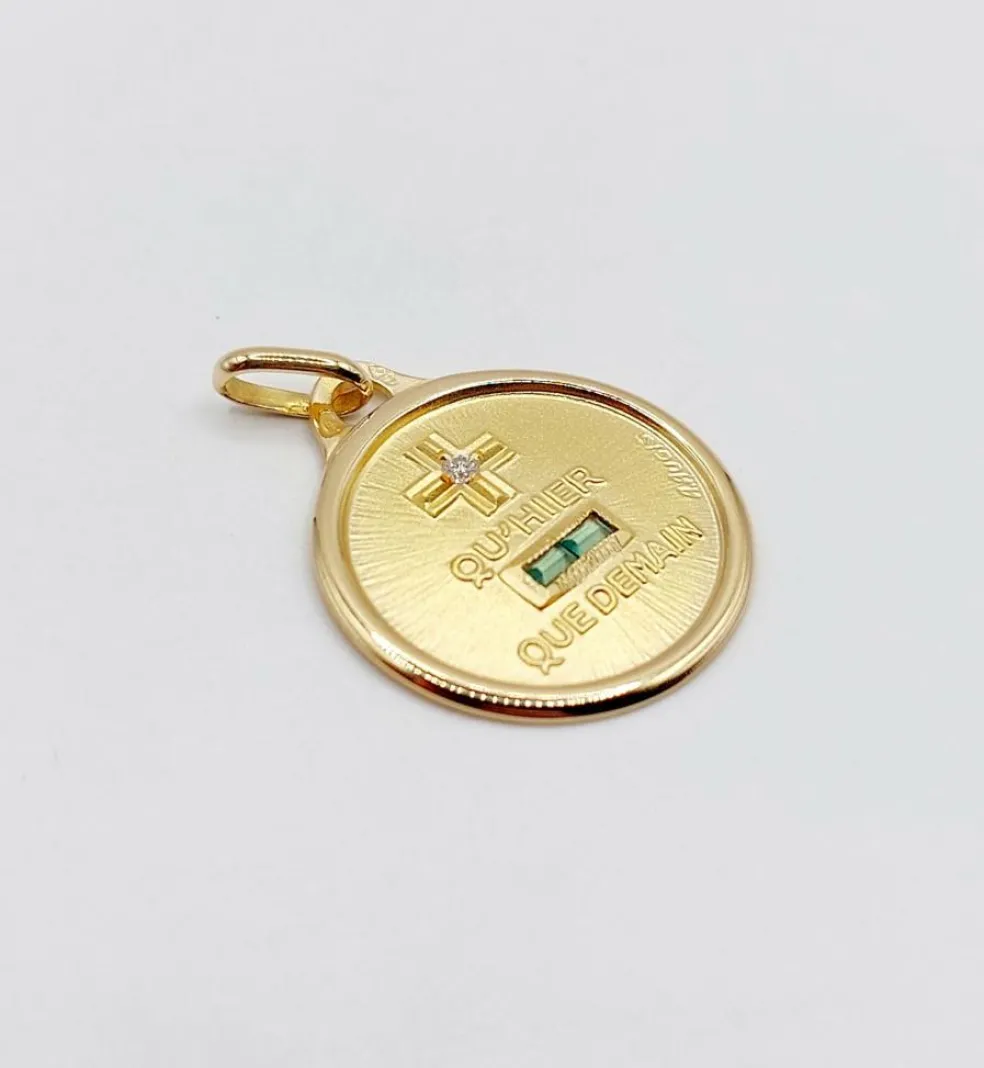 AUGIS - Pendentif médaille d'amour or "+ qu'hier - que demain" - L'Essentielle verte