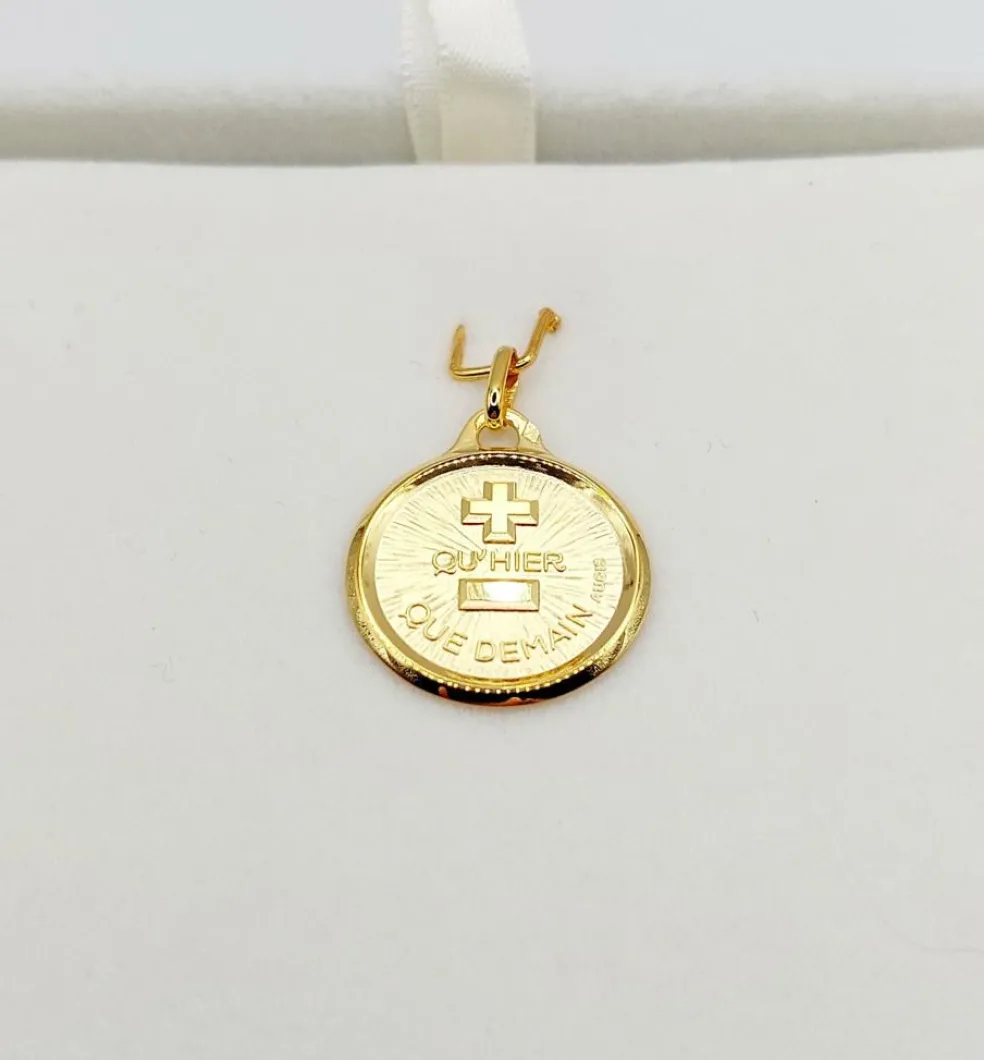 AUGIS - Pendentif médaille d'amour "+ qu'hier - que demain" - L'Originale 18 mm