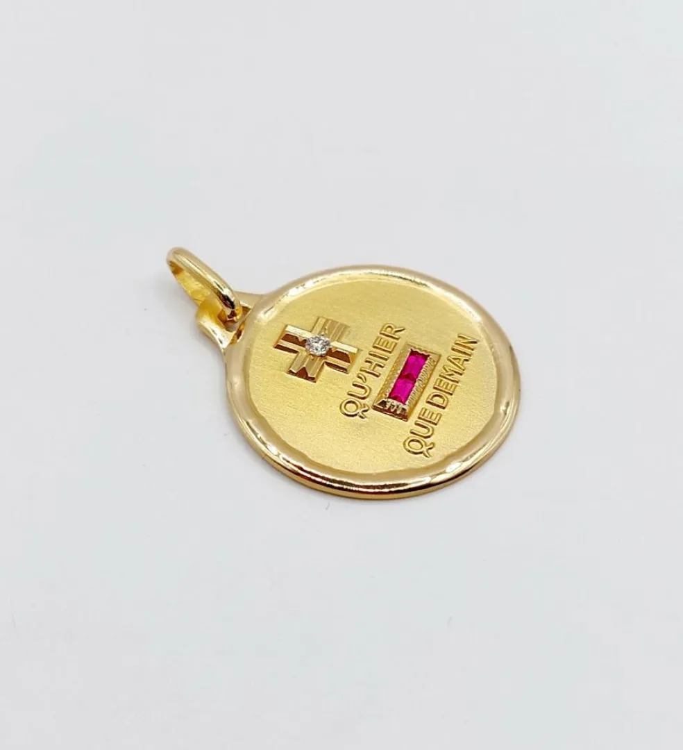 AUGIS - Pendentif médaille d'amour or "+ qu'hier - que demain" maison - L'Intemporelle