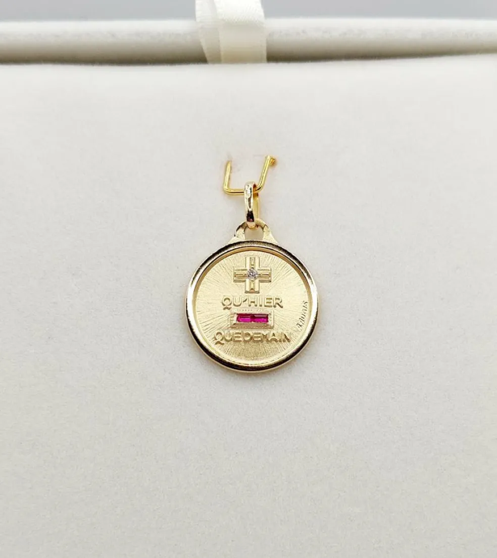AUGIS - Pendentif médaille d'amour or "+ qu'hier - que demain" - L'Essentielle