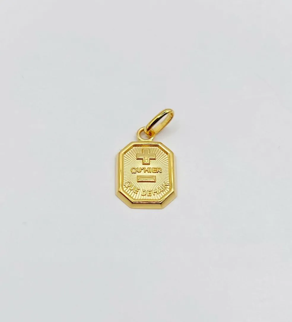 AUGIS - Pendentif médaille d'amour or "+ qu'hier - que demain"- L’Exclusive