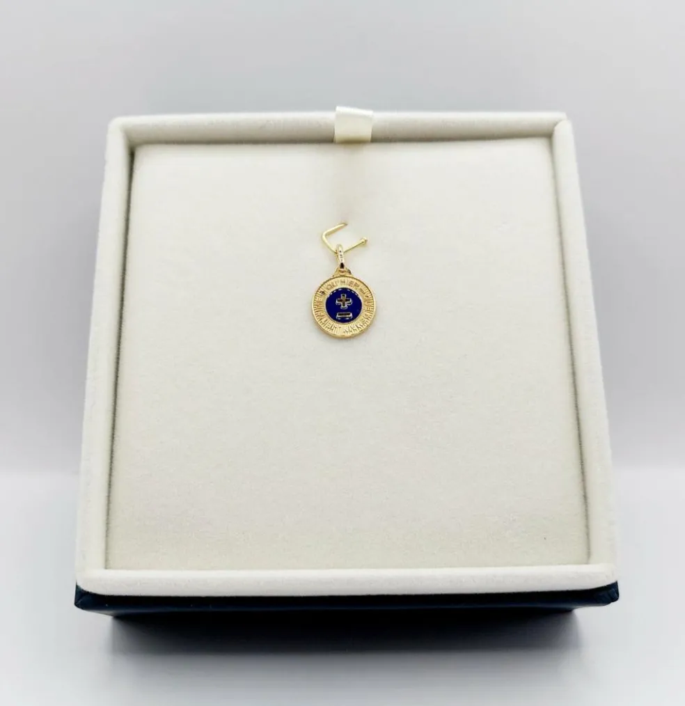 AUGIS - Pendentif médaille d'amour or jaune "+ qu'hier - que demain" - L'Élégante Bleue