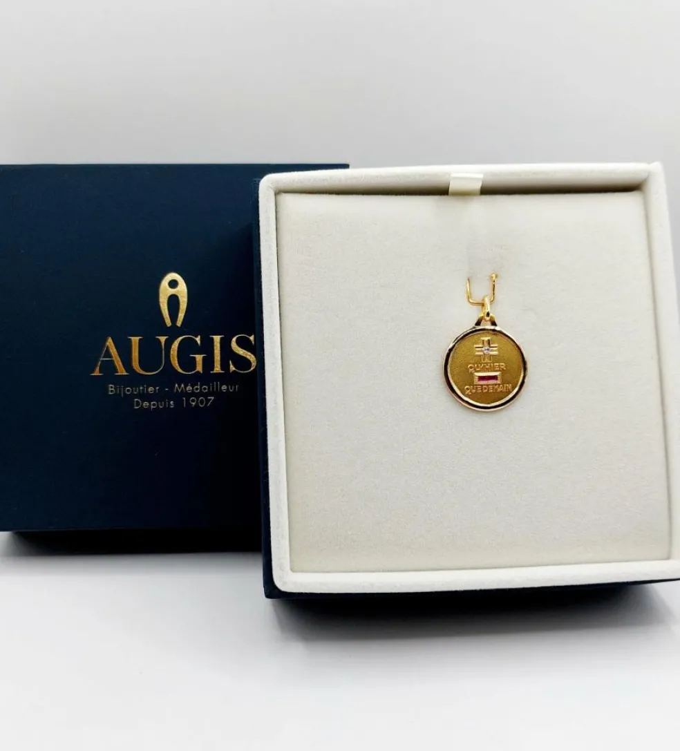 AUGIS - Pendentif médaille d'amour or "+ qu'hier - que demain" maison - L'Intemporelle