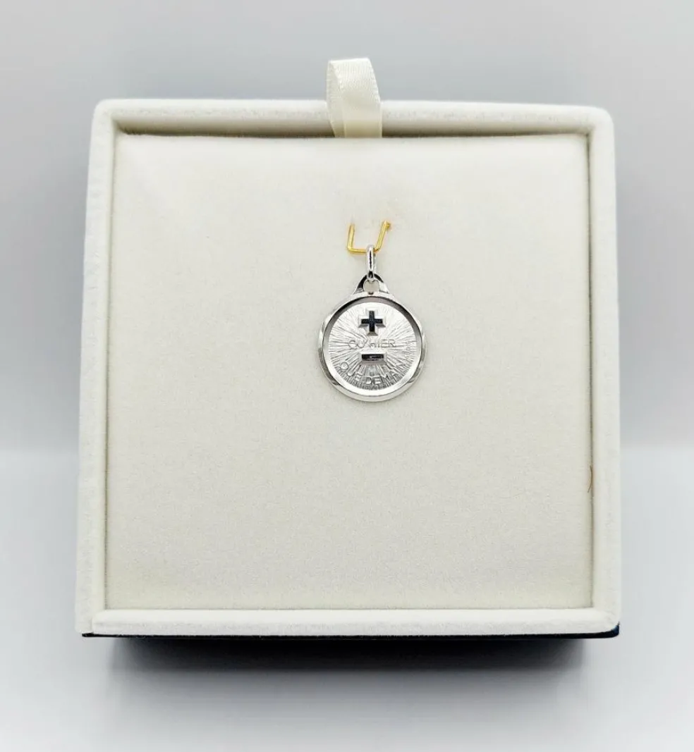 AUGIS - Pendentif médaille d'amour or blanc "+ qu'hier - que demain" L'Originale