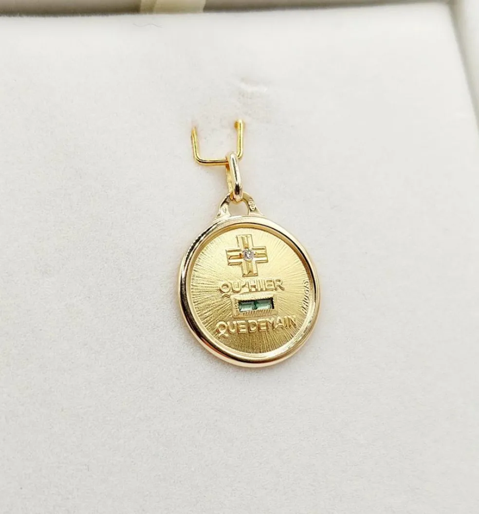 AUGIS - Pendentif médaille d'amour or "+ qu'hier - que demain" - L'Essentielle verte