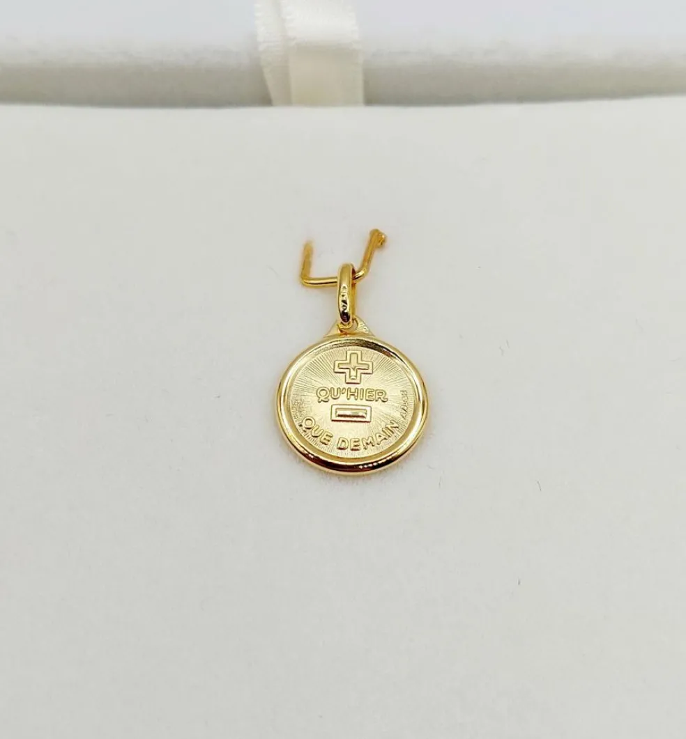 AUGIS - Pendentif médaille d'amour or "+ qu'hier - que demain" - L'Originale Mini