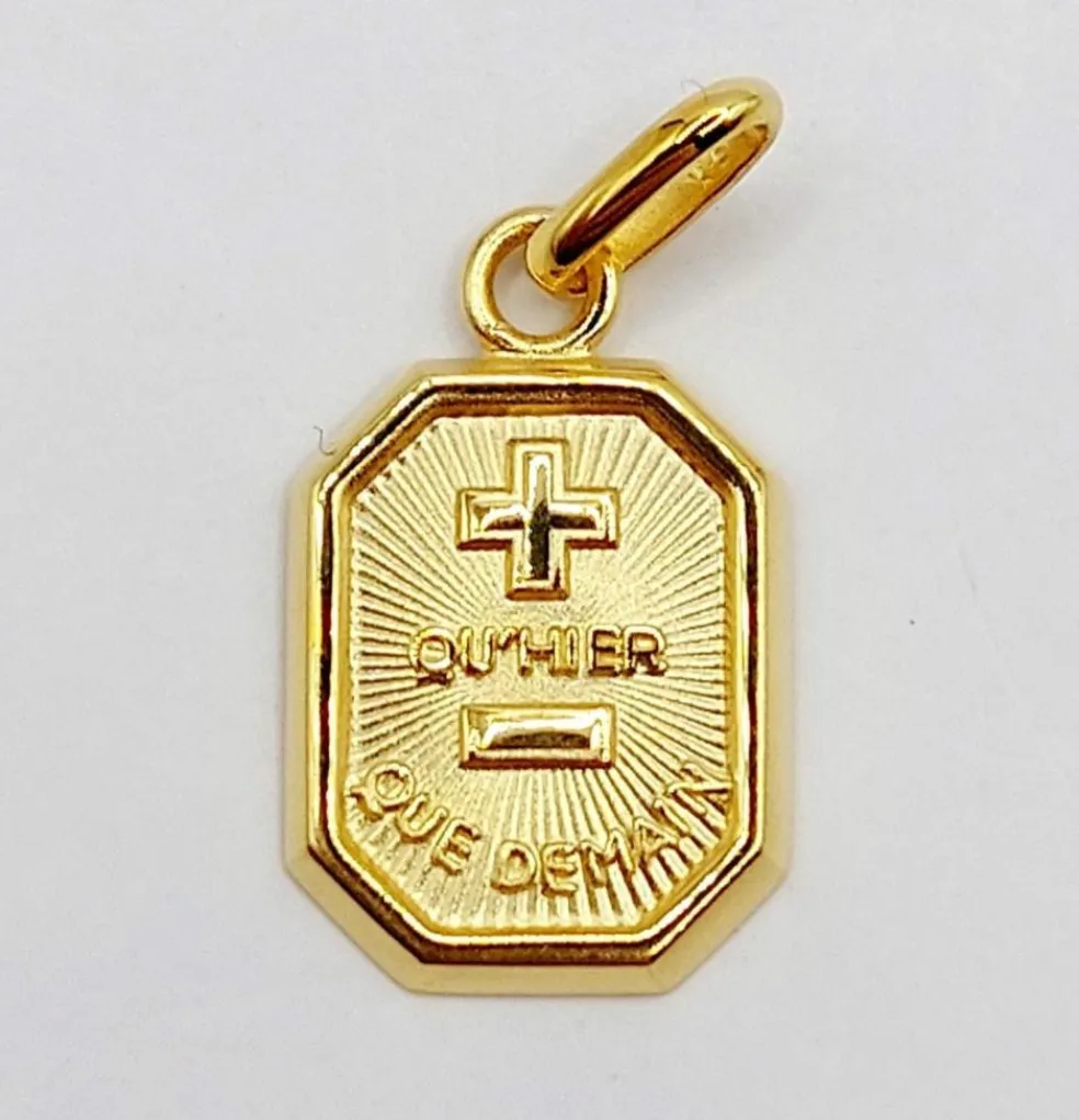 AUGIS - Pendentif médaille d'amour or "+ qu'hier - que demain"- L’Exclusive
