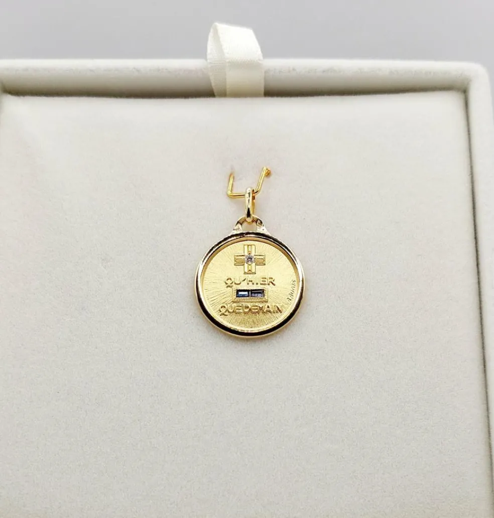 AUGIS - Pendentif médaille d'amour or "+ qu'hier - que demain" - L'Essentielle bleue