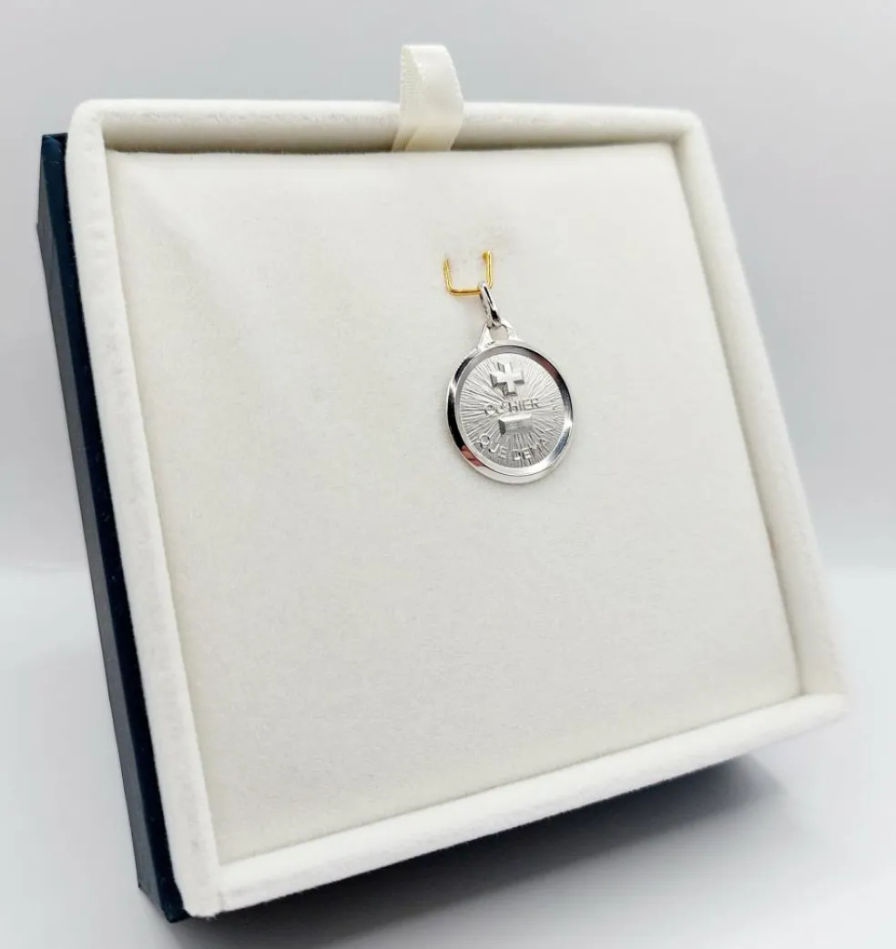 AUGIS - Pendentif médaille d'amour or blanc "+ qu'hier - que demain" L'Originale