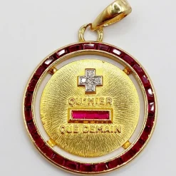 AUGIS - RARE Pendentif médaille d'amour Or Jaune Diamants et rubis calibrés