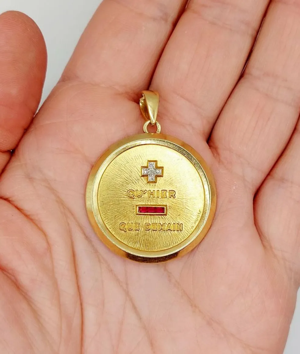 AUGIS - RARE XXL 33mm Pendentif médaille d'amour or jaune, diamant et rubis (circa 1960)