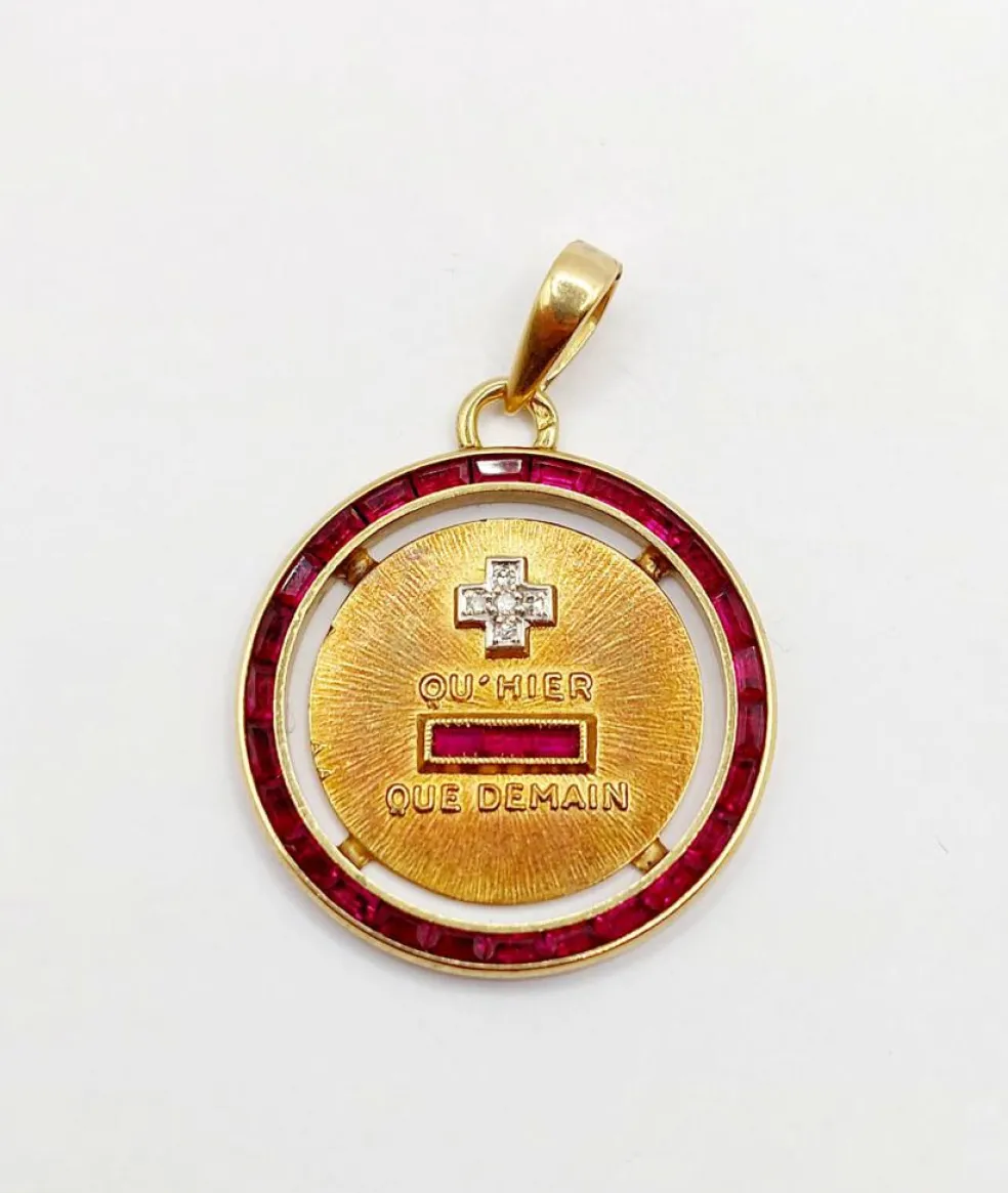 AUGIS - ULTRA RARE Médaille d'amour 23mm or jaune, diamant et rubis calibrés "+ qu'hier - que demain"