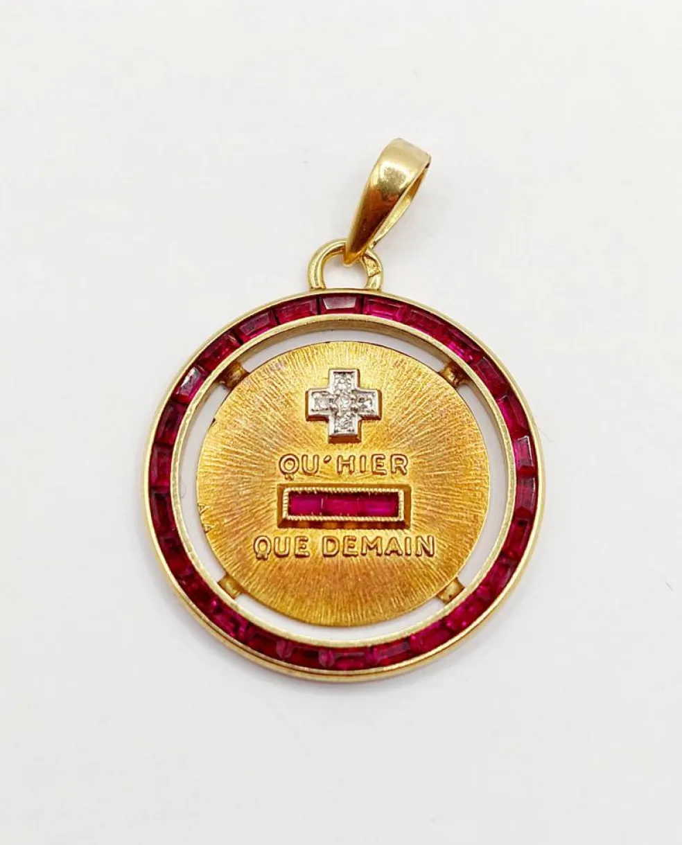 AUGIS - ULTRA RARE Médaille d'amour 23mm or jaune, diamant et rubis calibrés "+ qu'hier - que demain"