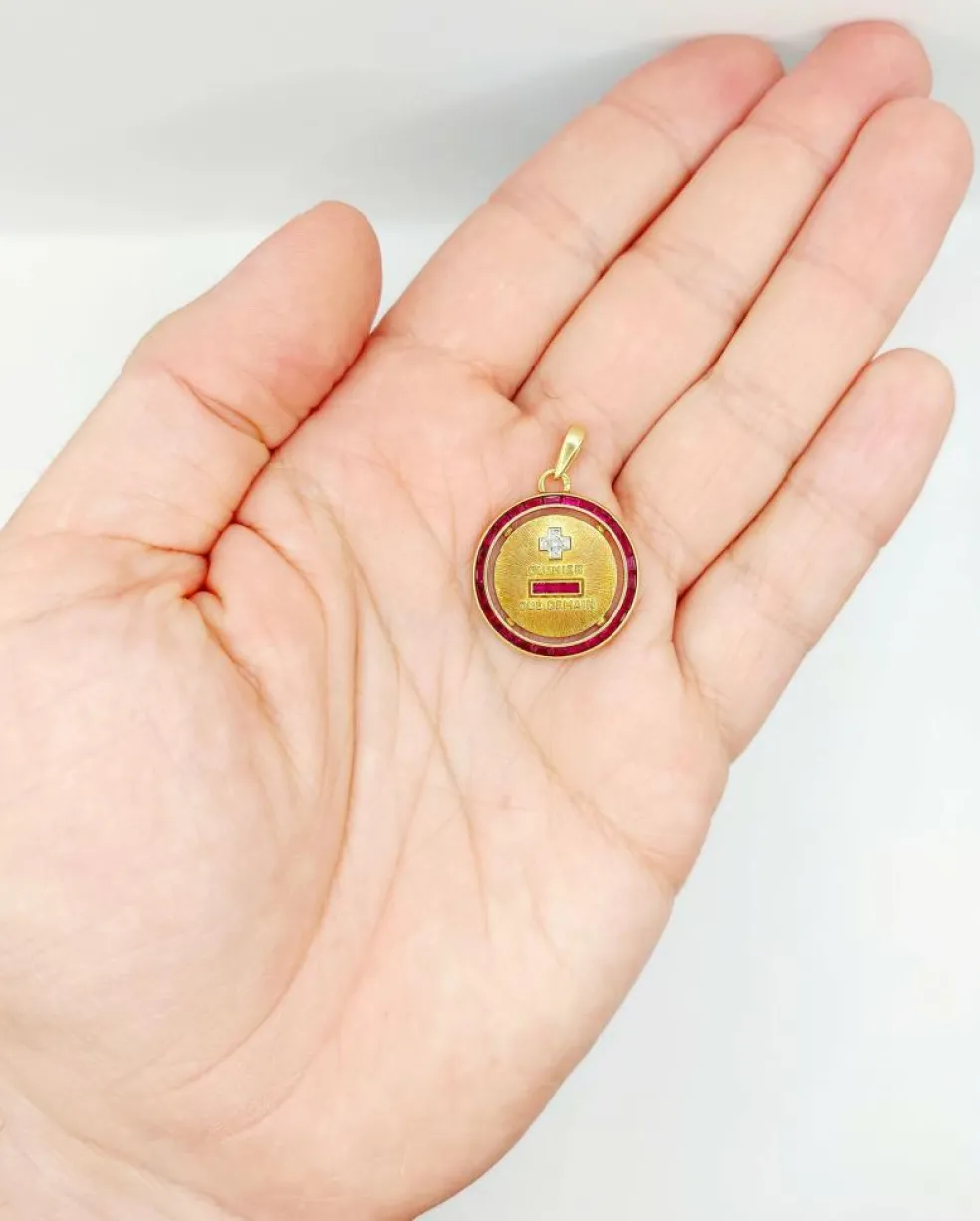 AUGIS - ULTRA RARE Médaille d'amour 23mm or jaune, diamant et rubis calibrés "+ qu'hier - que demain"