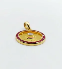 AUGIS - ULTRA RARE Pendentif médaille d'amour 20mm or, diamant et rubis calibrés : + qu'hier - que demain (circa 1960)