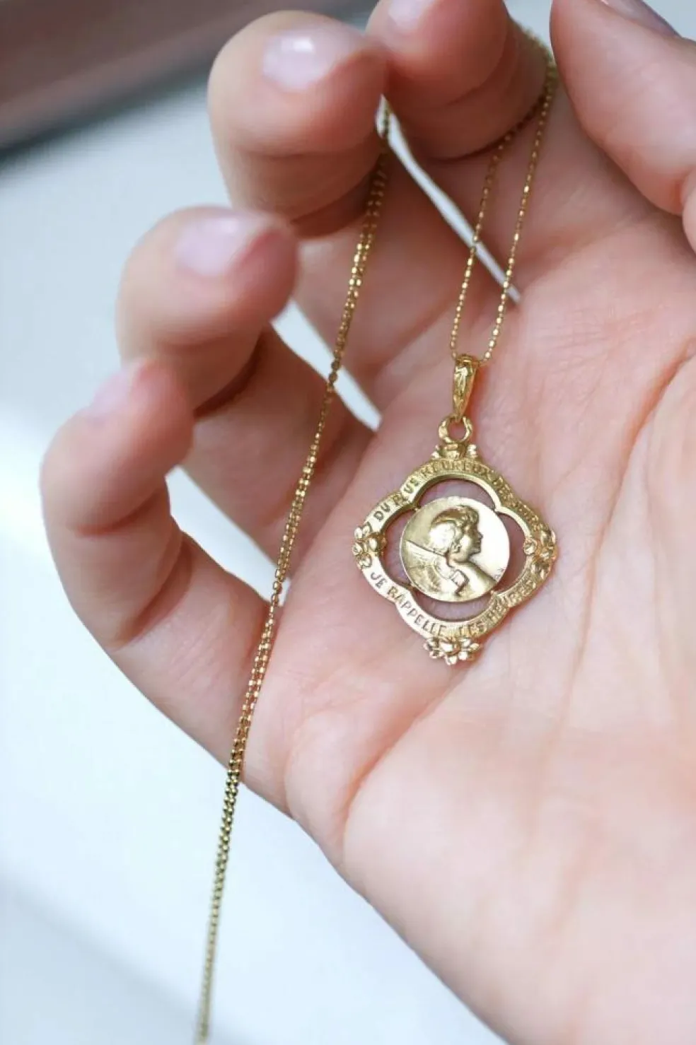 AUGIS- Médaille ancienne Ange or jaune