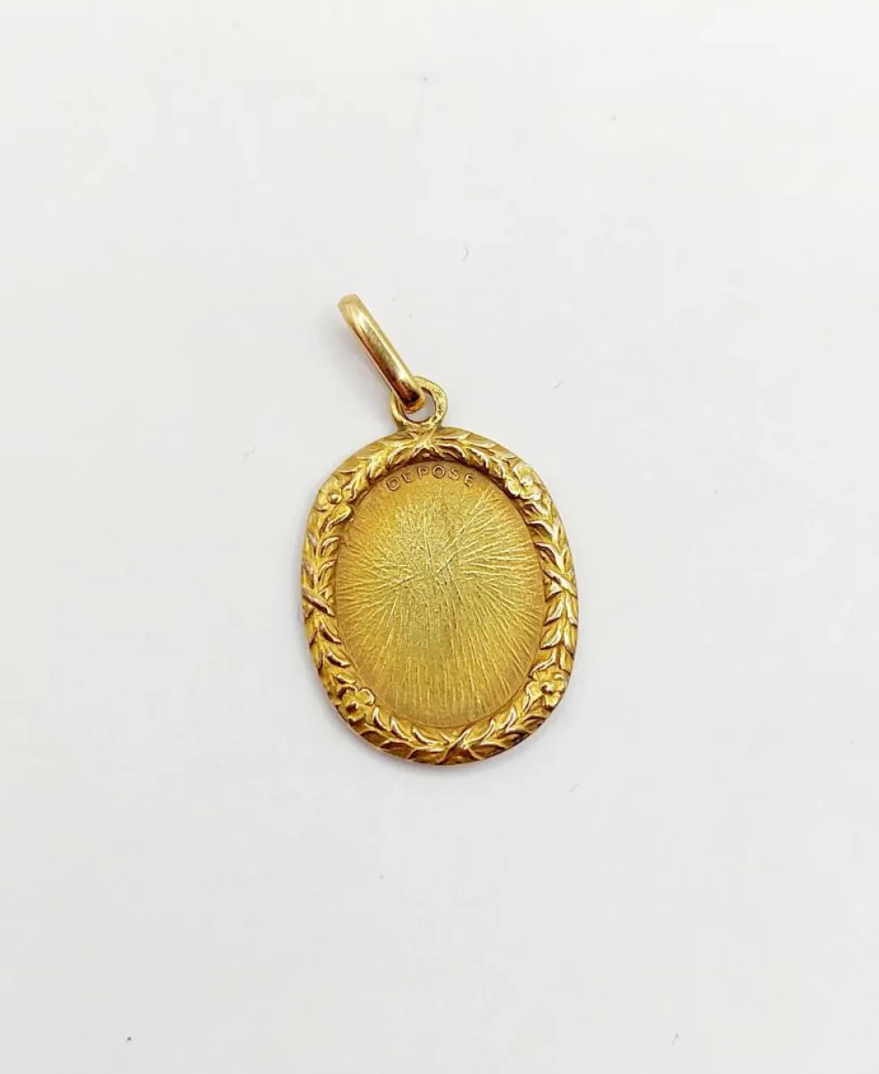 AUGIS Pendentif médaille d'amour or jaune couronne laurier diamant et rubis