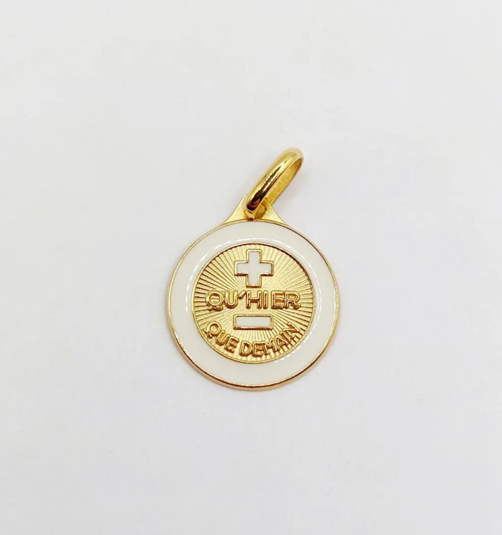 AUGIS Pendentif médaille d'amour or "+ qu'hier - que demain" - La Charmante Ivoire