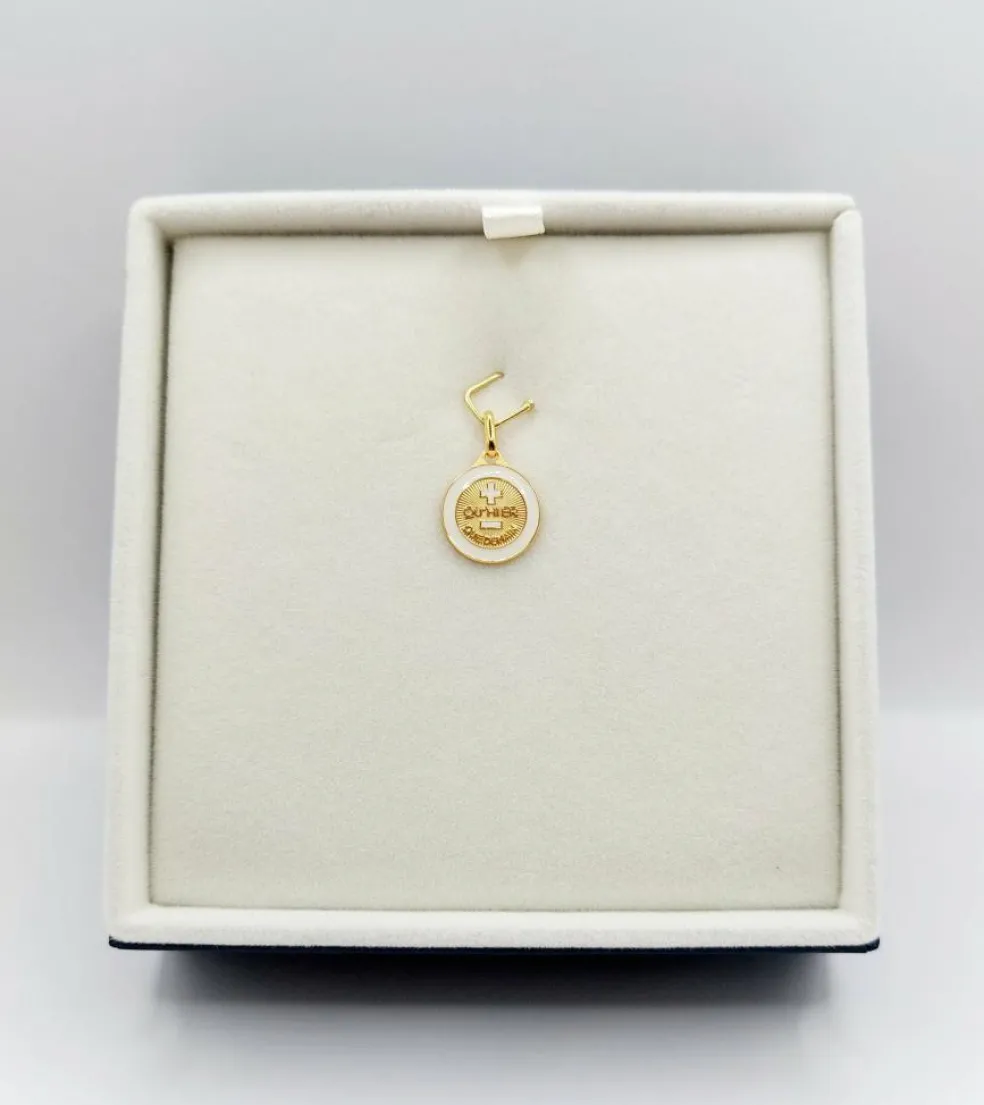 AUGIS Pendentif médaille d'amour or "+ qu'hier - que demain" - La Charmante Ivoire