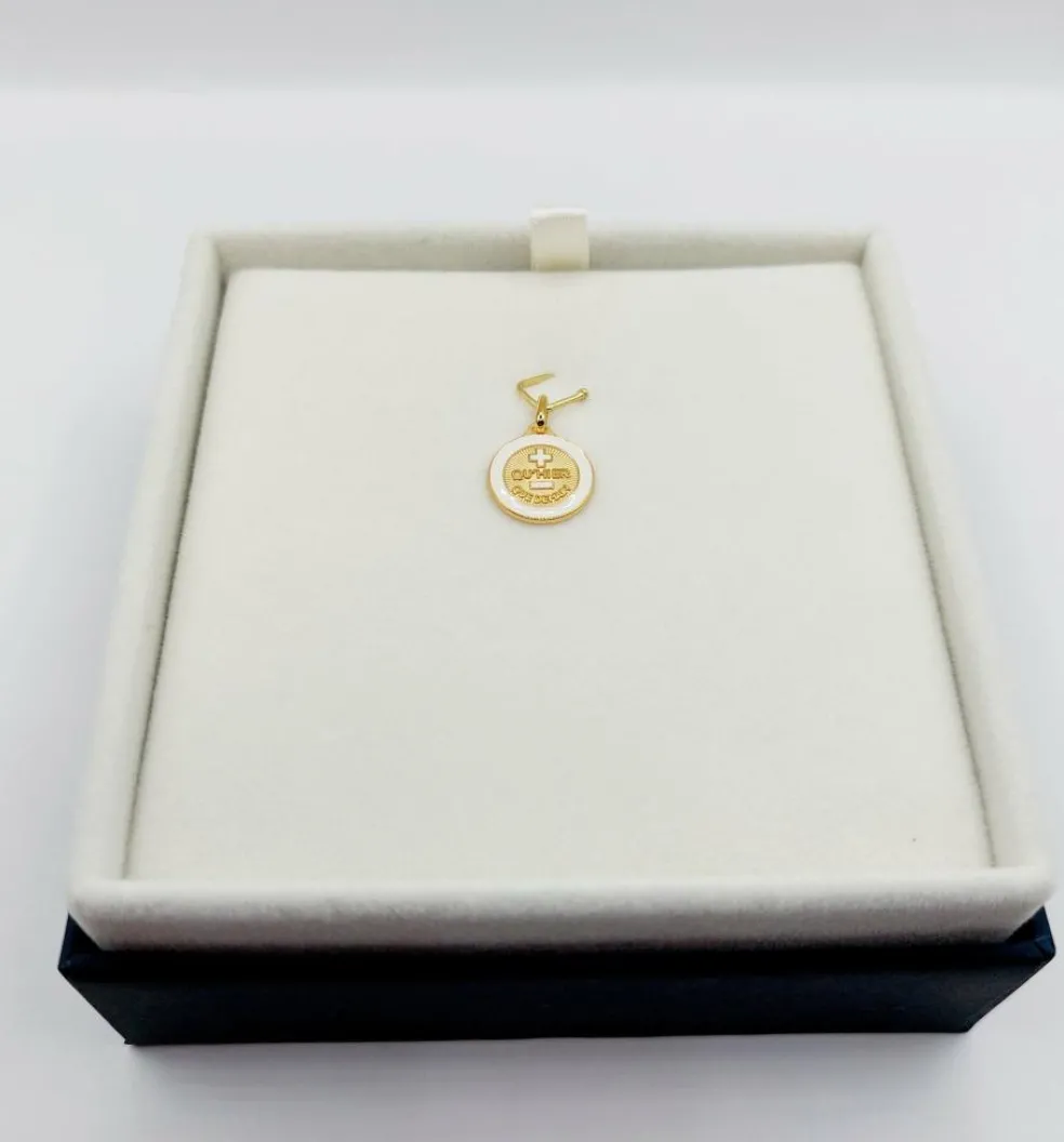 AUGIS Pendentif médaille d'amour or "+ qu'hier - que demain" - La Charmante Ivoire
