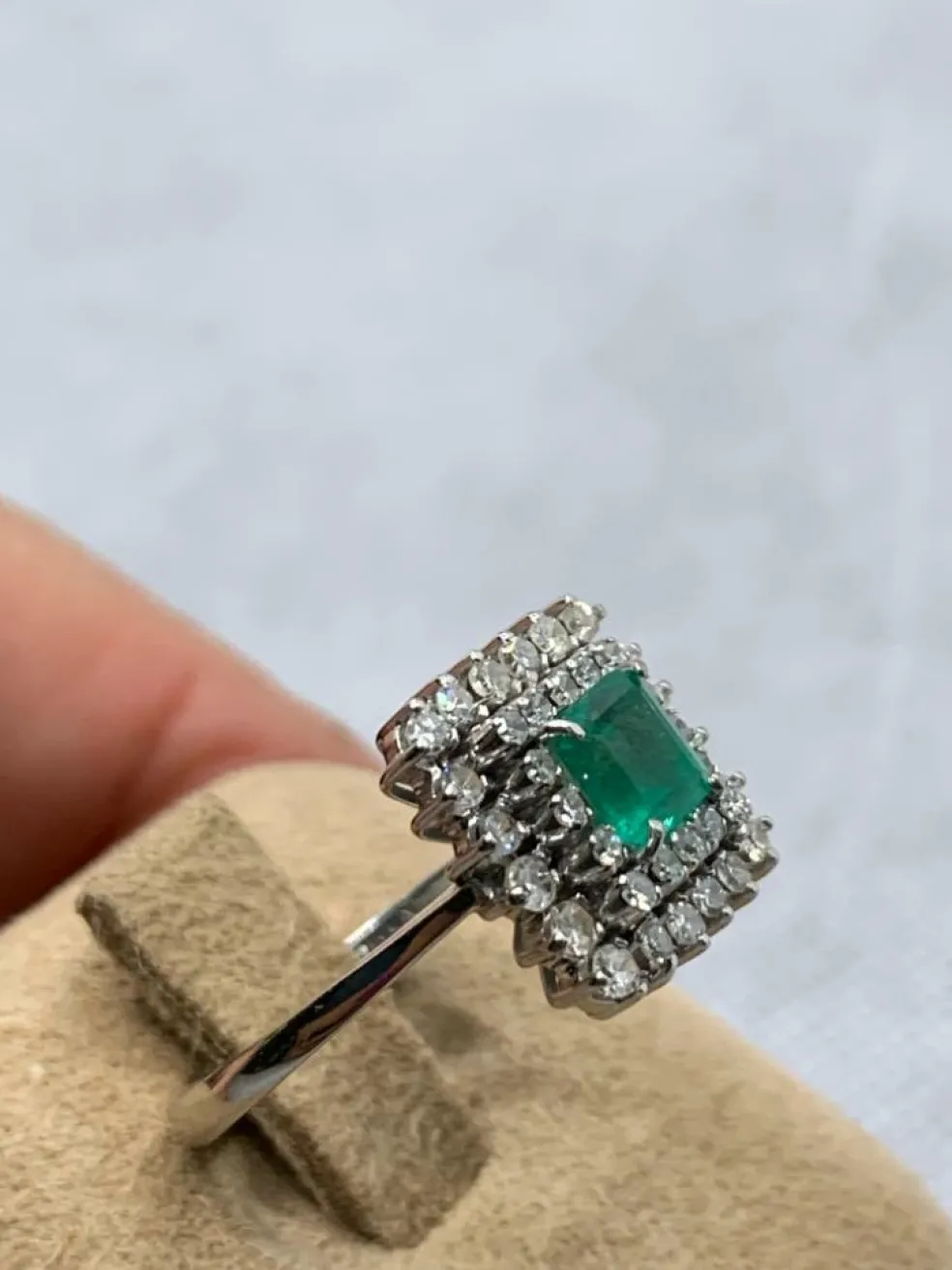 Bague Carrée émeraude diamants