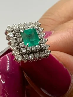 Bague Carrée émeraude diamants