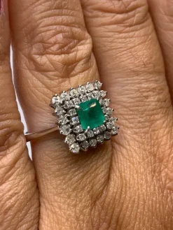 Bague Carrée émeraude diamants