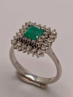 Bague Carrée émeraude diamants