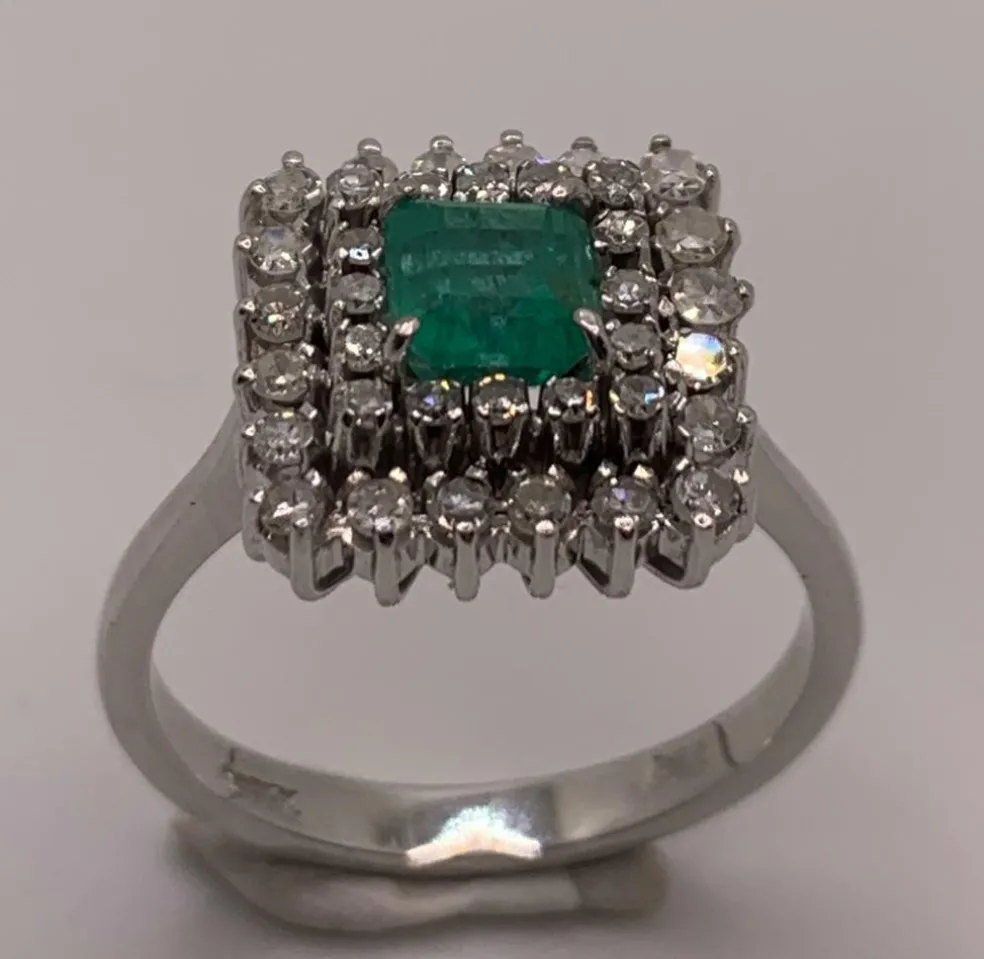 Bague Carrée émeraude diamants