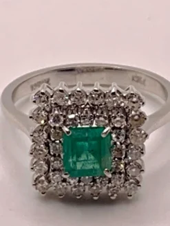 Bague Carrée émeraude diamants