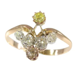 Bague diamants de couleur