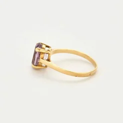 Bague en or jaune et améthyste