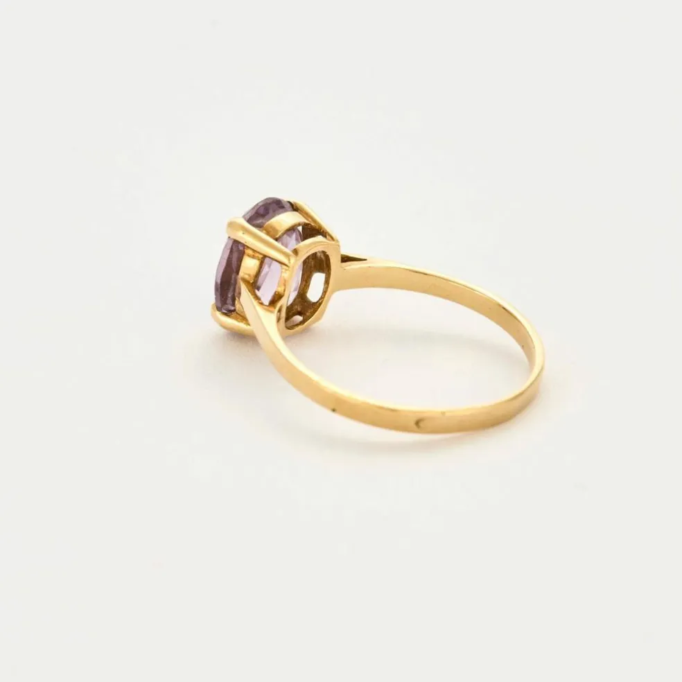Bague en or jaune et améthyste