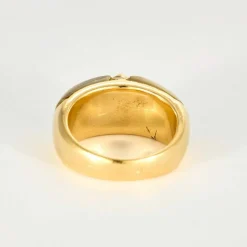 Bague en or jaune, nacre et rubis