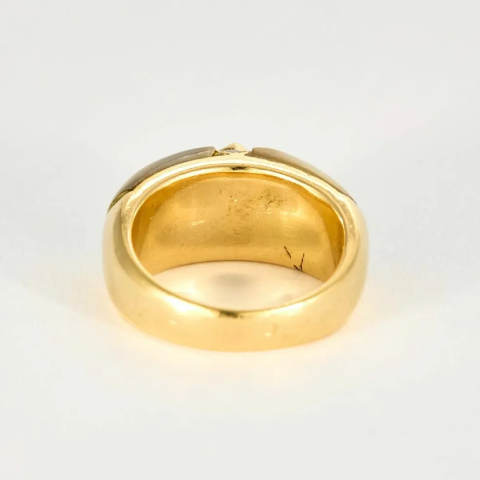 Bague en or jaune, nacre et rubis