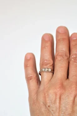 Bague « jarretière » en or blanc