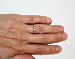 Bague « jarretière » en or blanc