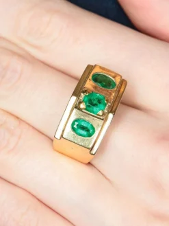 Bague 3 émeraudes serti clos or jaune