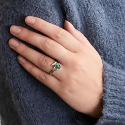 BAGUE " NOY" EMERAUDES DIAMANTS
