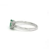 Bague - Or blanc, Diamants & Emeraude